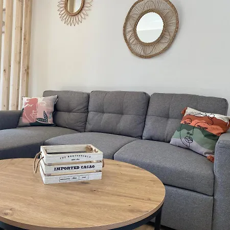 Charmante Maison Lumineuse, Chaleureuse Et Confortable Julienne