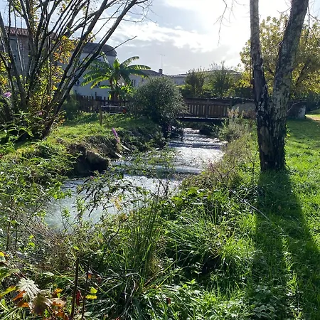 Charmante Maison Lumineuse, Chaleureuse Et Confortable Julienne