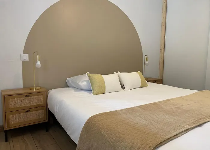 Charmante Maison Lumineuse, Chaleureuse Et Confortable * Julienne