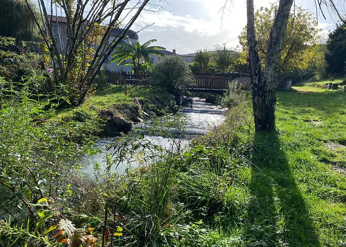 Charmante Maison Lumineuse, Chaleureuse Et Confortable Julienne